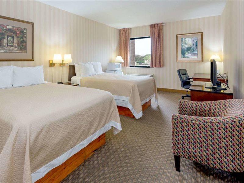 Days Inn & Suites By Wyndham Northwest Indianapolis Eksteriør billede