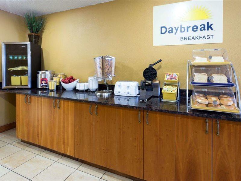 Days Inn & Suites By Wyndham Northwest Indianapolis Eksteriør billede