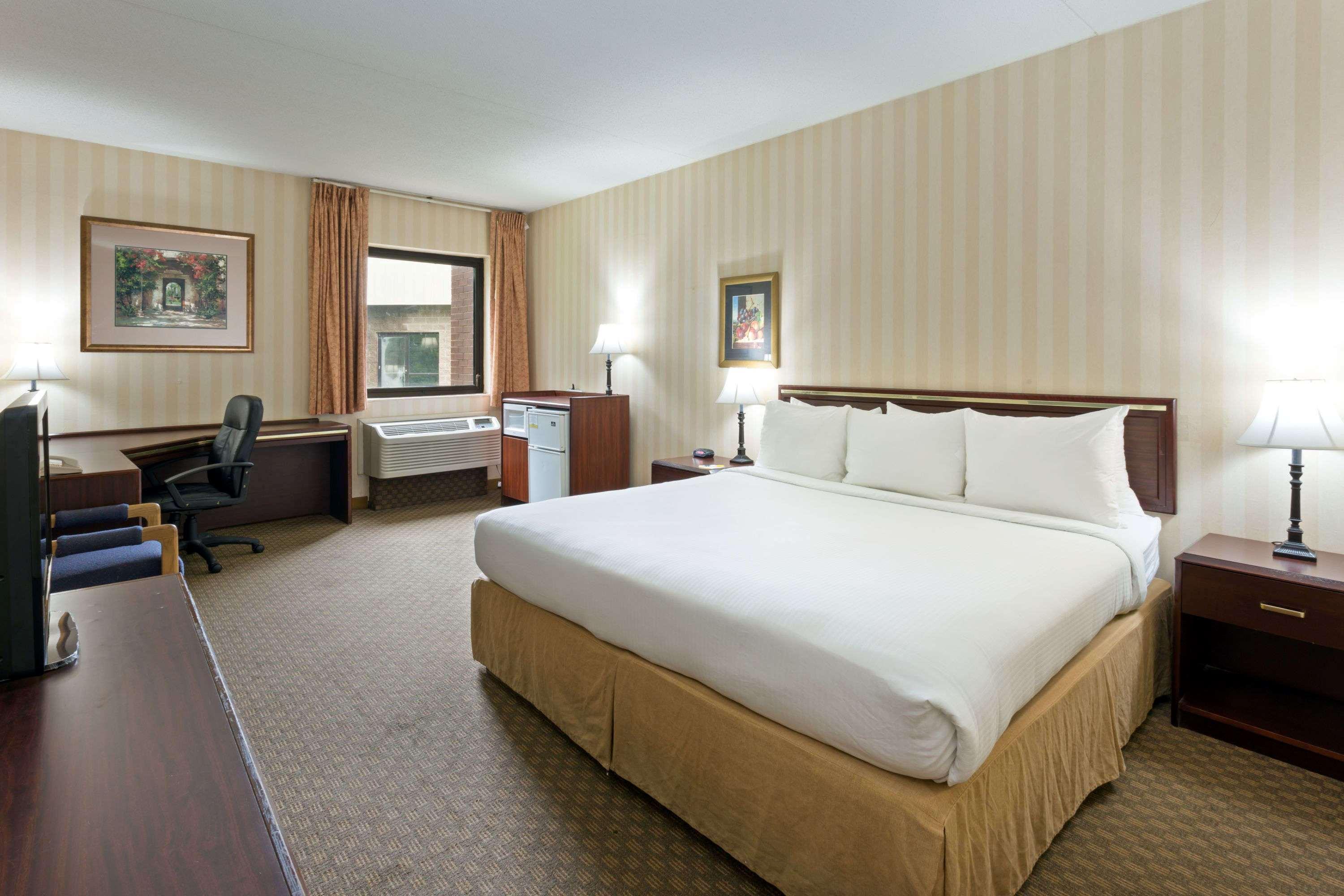 Days Inn & Suites By Wyndham Northwest Indianapolis Eksteriør billede