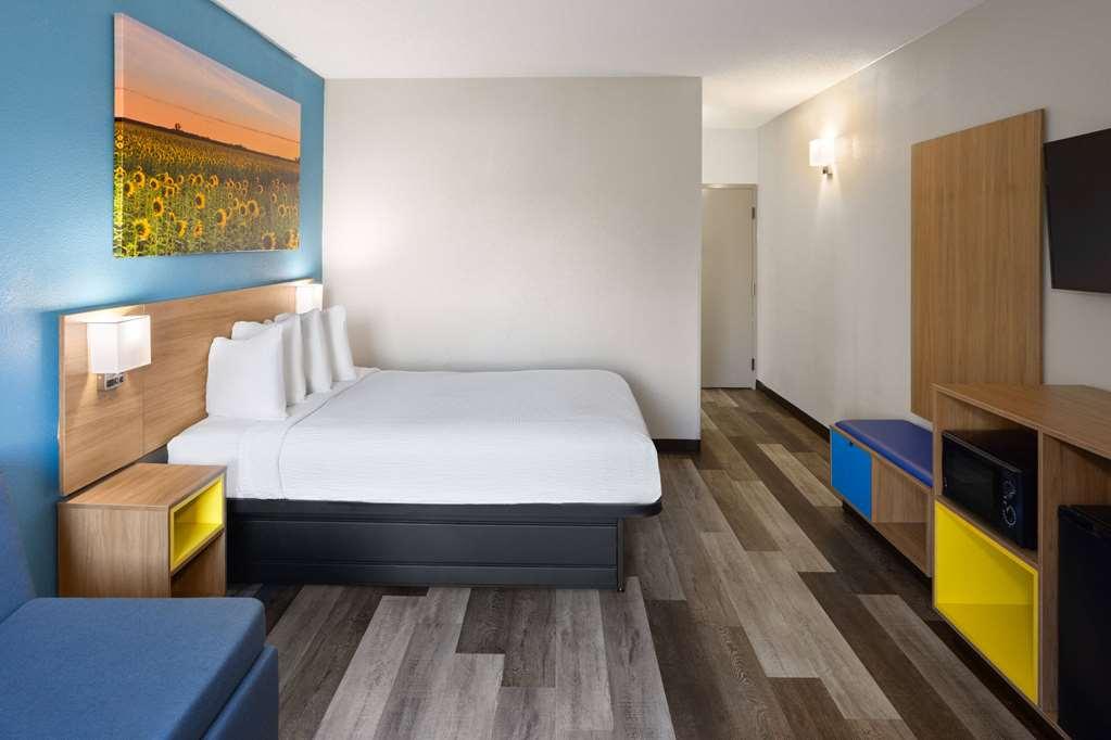 Days Inn & Suites By Wyndham Northwest Indianapolis Værelse billede