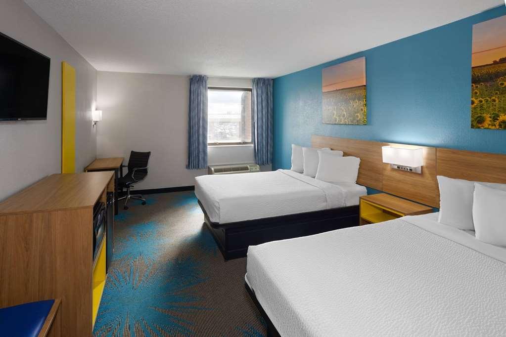 Days Inn & Suites By Wyndham Northwest Indianapolis Værelse billede