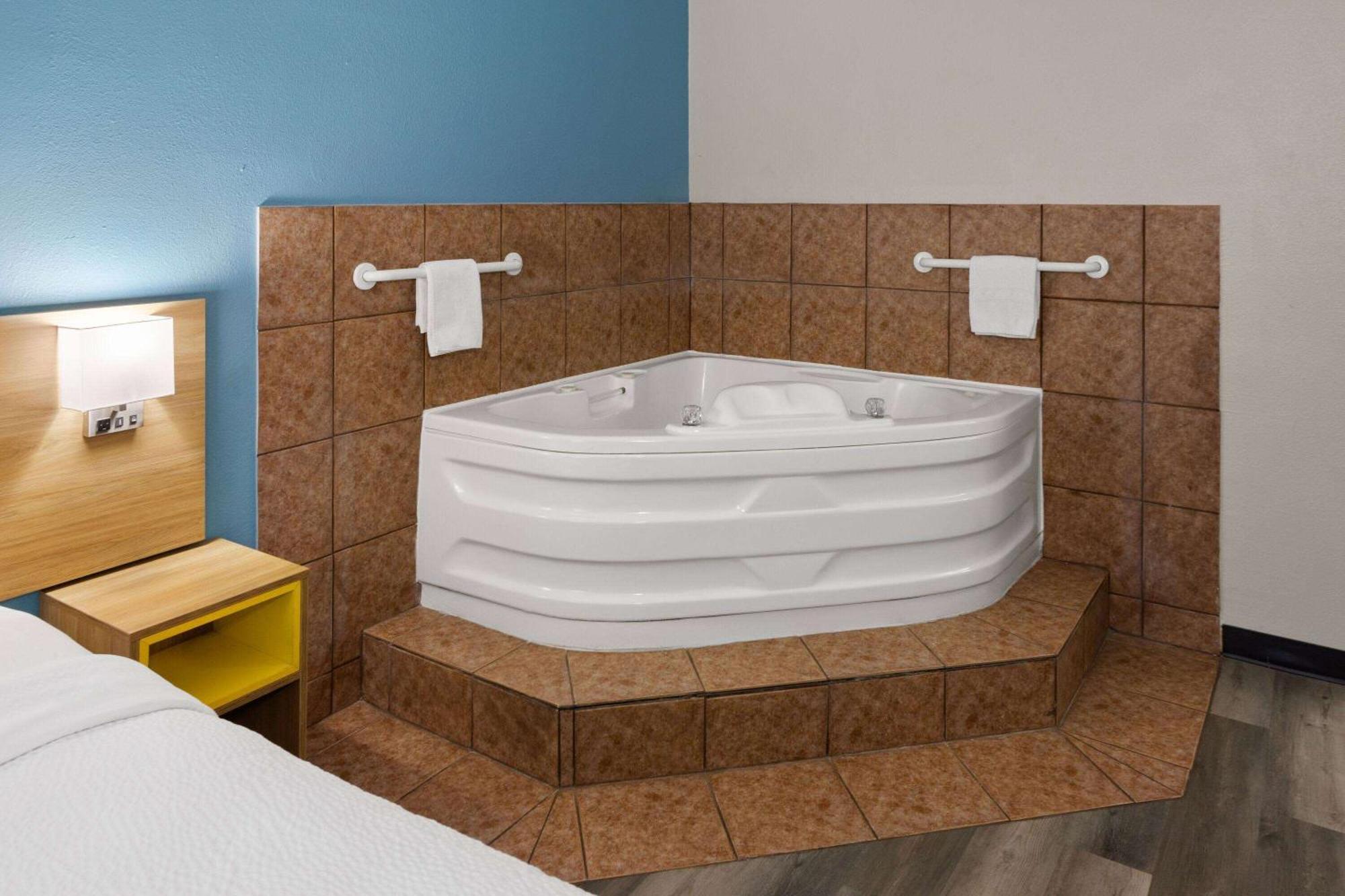 Days Inn & Suites By Wyndham Northwest Indianapolis Eksteriør billede
