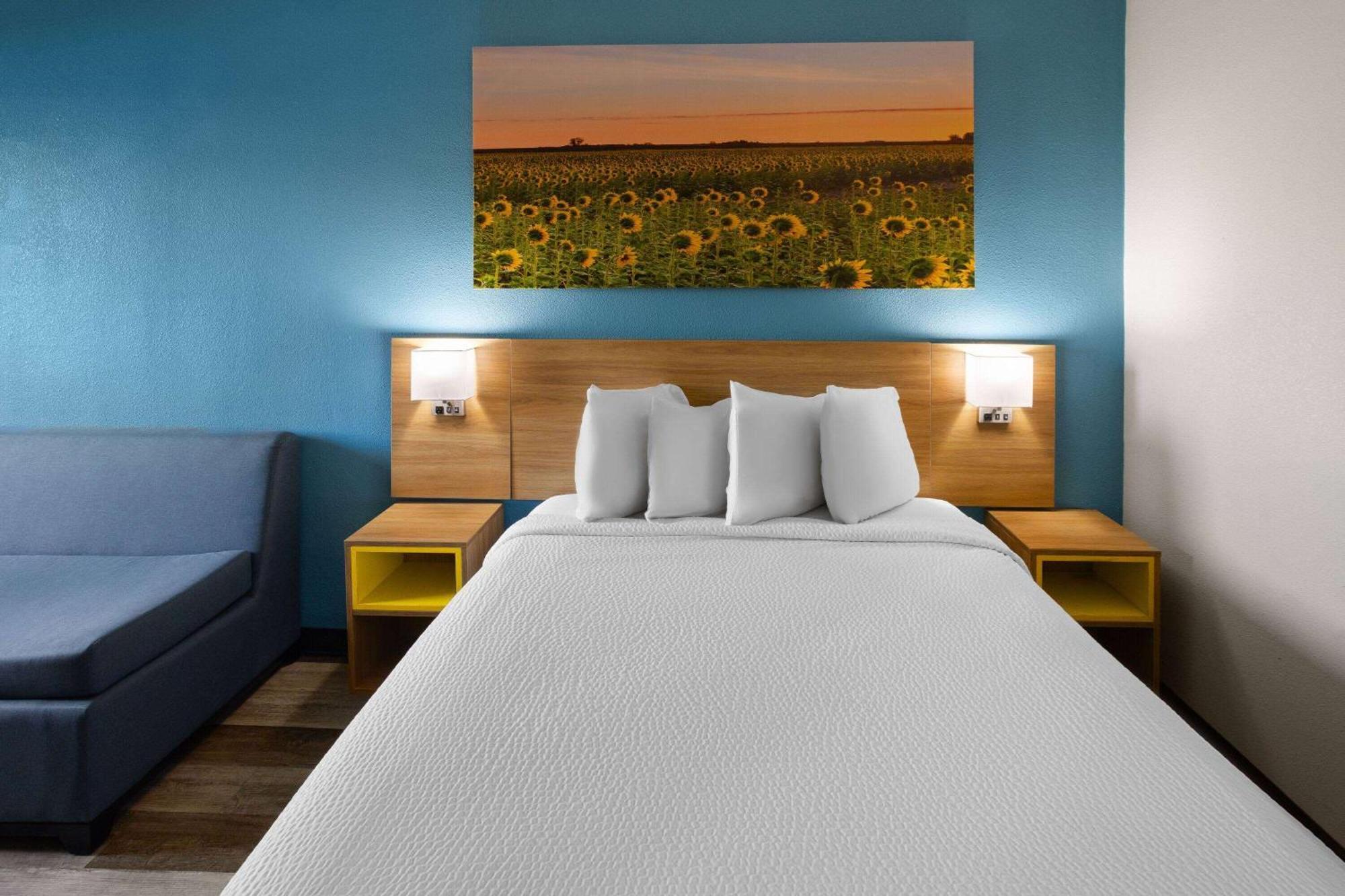 Days Inn & Suites By Wyndham Northwest Indianapolis Eksteriør billede