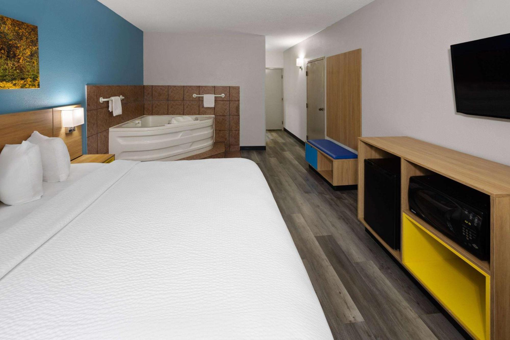 Days Inn & Suites By Wyndham Northwest Indianapolis Eksteriør billede