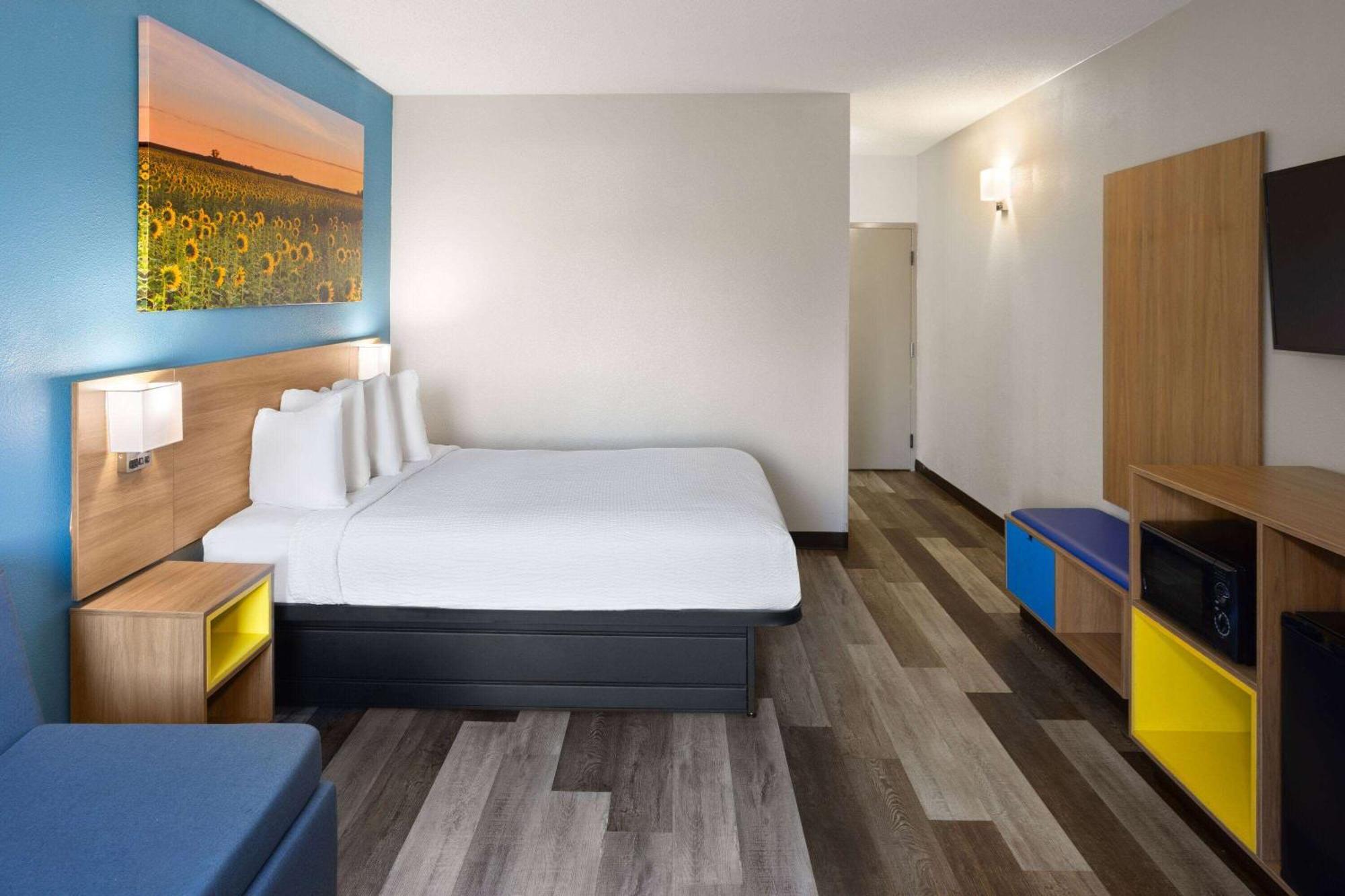 Days Inn & Suites By Wyndham Northwest Indianapolis Eksteriør billede