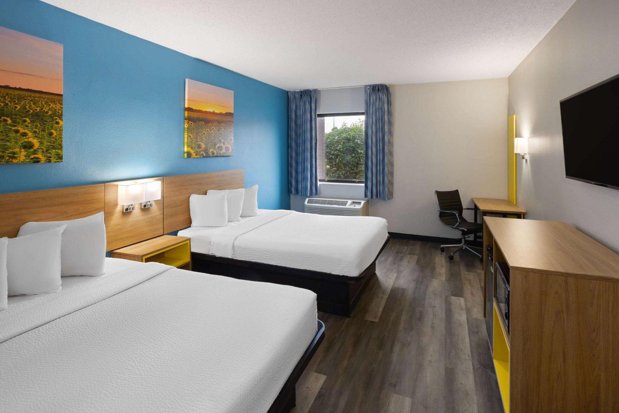 Days Inn & Suites By Wyndham Northwest Indianapolis Eksteriør billede