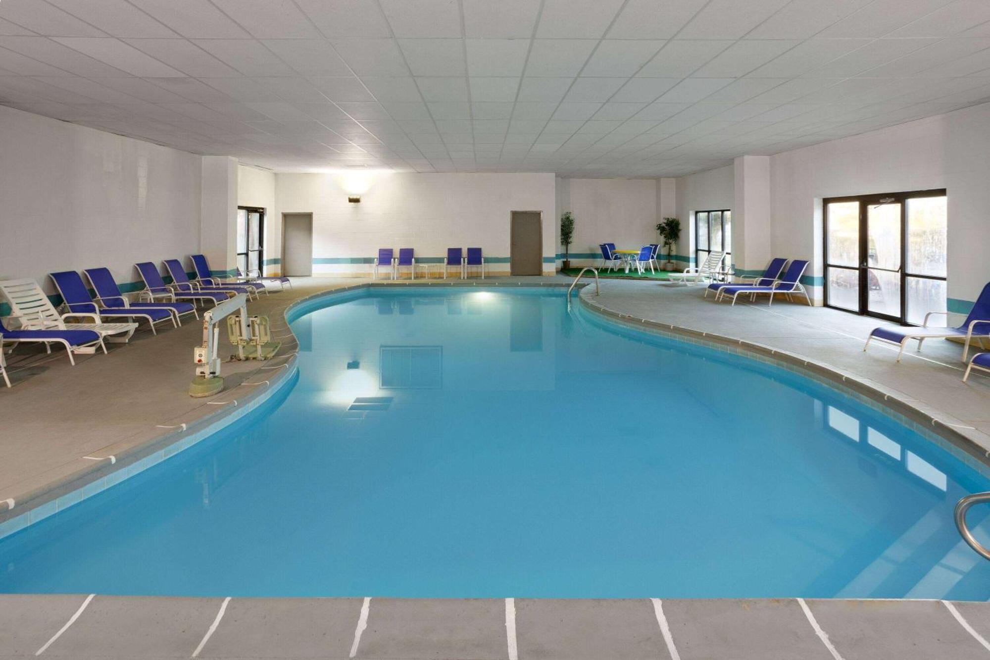 Days Inn & Suites By Wyndham Northwest Indianapolis Eksteriør billede