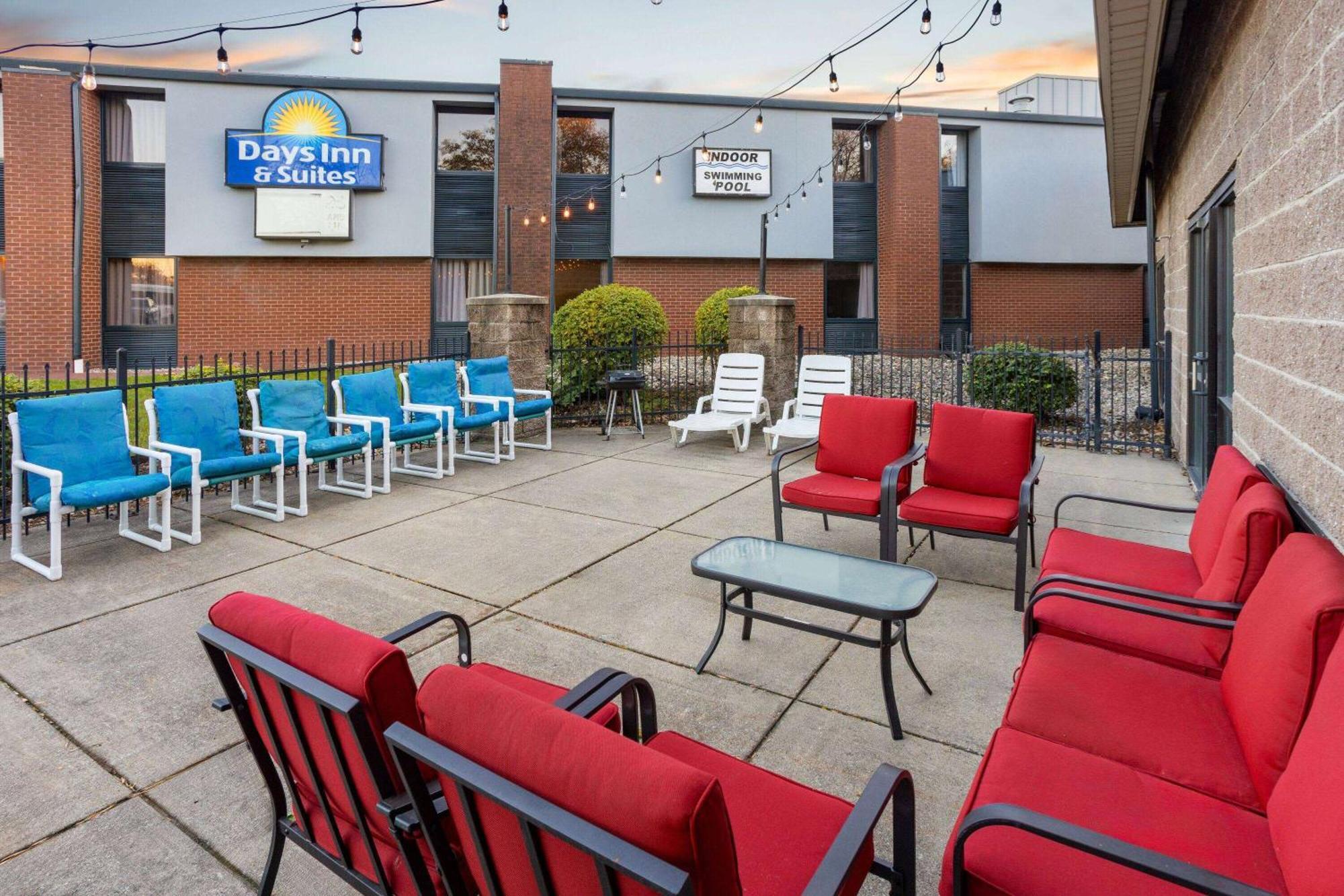 Days Inn & Suites By Wyndham Northwest Indianapolis Eksteriør billede